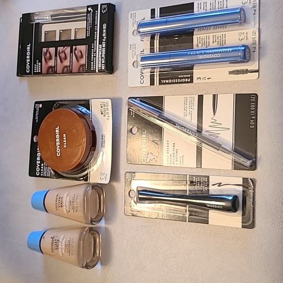 COVERGIRL MAKEUP BUNDLE OF 8 ITEMS - Picture 1 of 16
